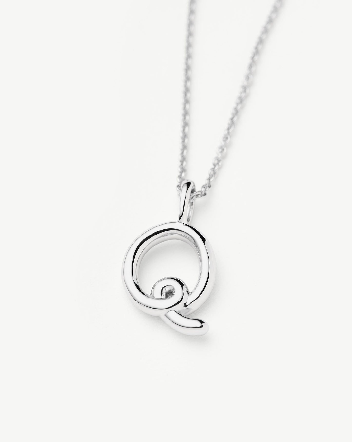 Curly Molten Mini Initial Necklace - Q | Sterling Silver