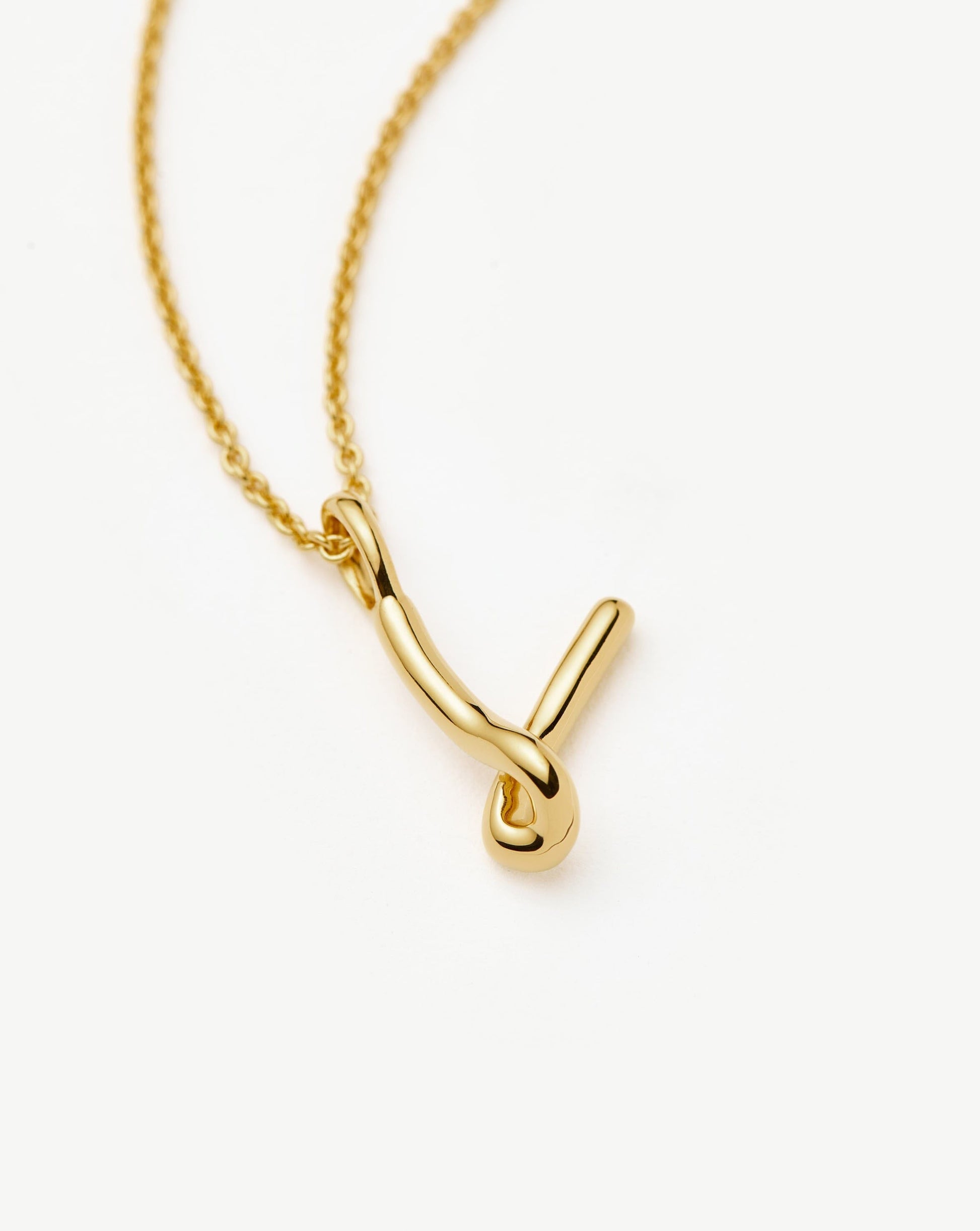 Curly Molten Mini Initial Necklace - V | 18ct Gold Vermeil